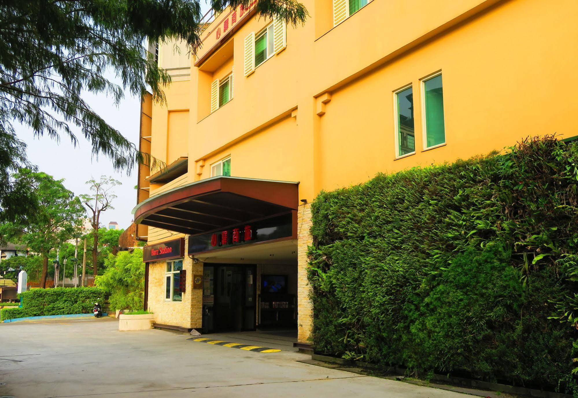 Herz Motel Taichung Exterior foto